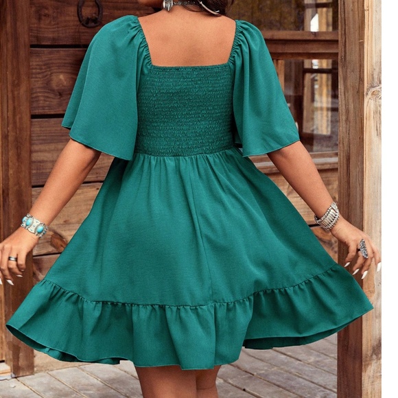 Plus Navy Blue Floral Embroidered Sweetheart Neckline Butterfly Sleeve Dress - Picture 9 of 9